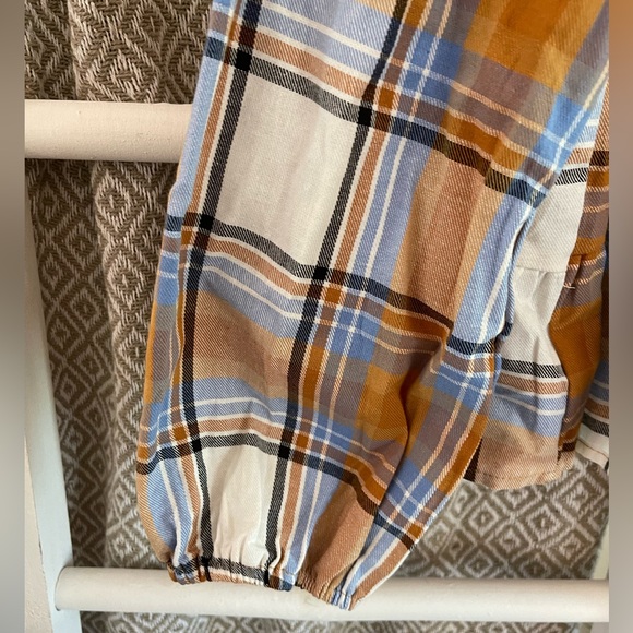 •Plaid Button Down Top• - Picture 4 of 4